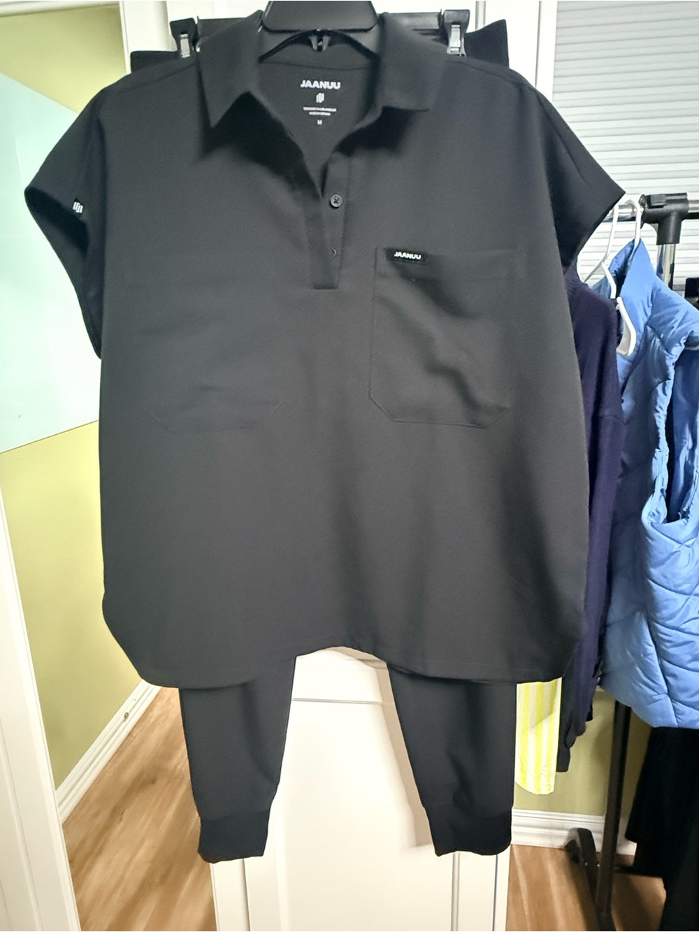 Jaanuu Black Short-Sleeve oversized scrub Top with joggers sz medium